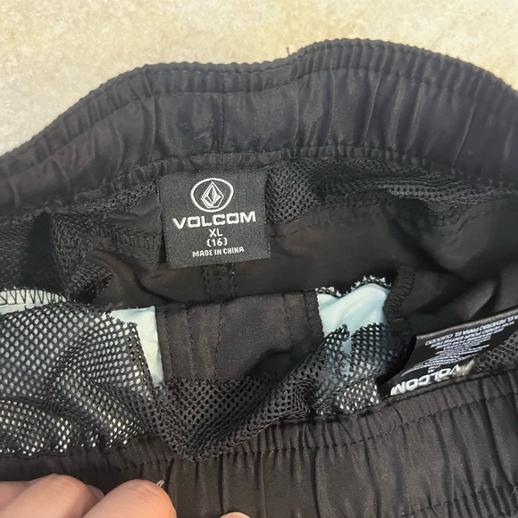 Boys Volcom swim trunks - Picture 2 of 5